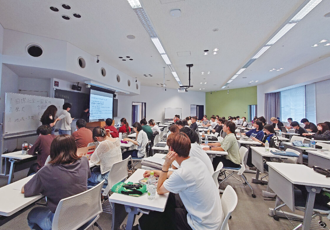 6大学の国際系ゼミが集まる合同ゼミの中間発表会